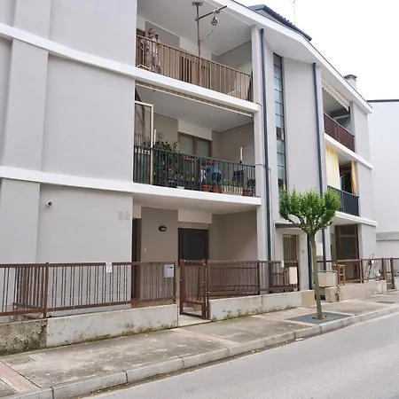 Lägenhet Casa Cipriano-appartamento A Due Passi Dal Mare Grado